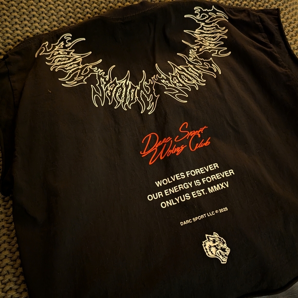 Darc Sport Wolves Forever Black Graphic T-Shirt Cutoff Tank - Picture 4 of 6
